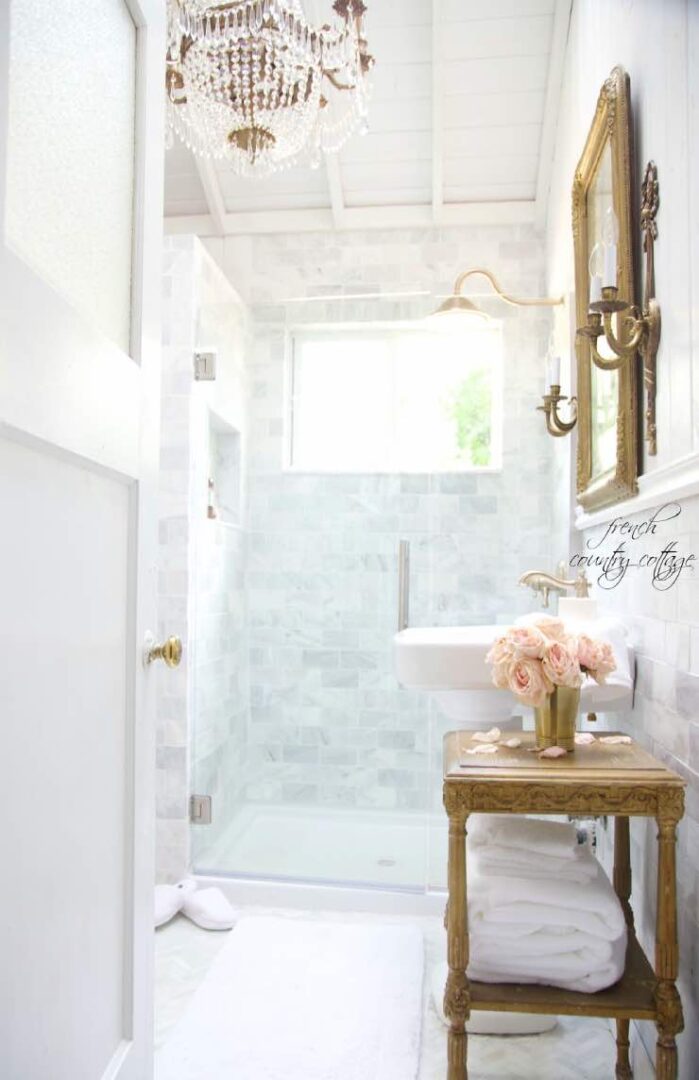 8 Pretty Cottage & Country Bathroom Ideas You Should Copy • The Budget ...