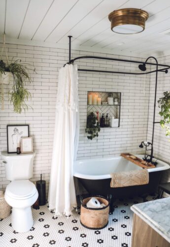 8 Pretty Cottage & Country Bathroom Ideas You Should Copy • The Budget ...