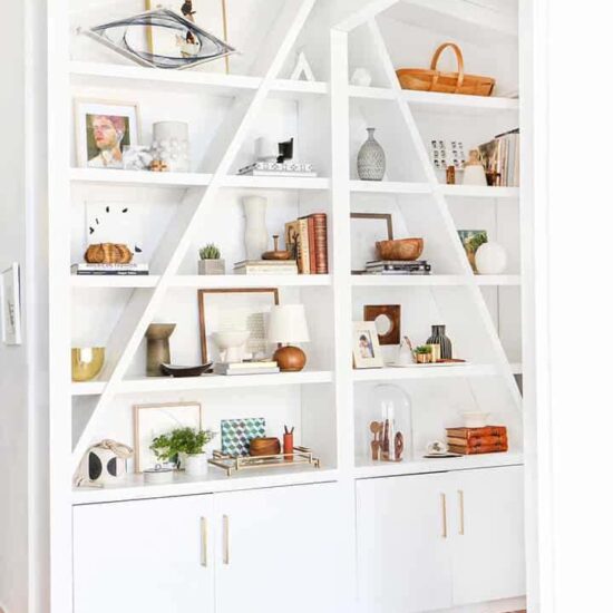 How to Style Bookshelves (Shelf Decor Ideas!)