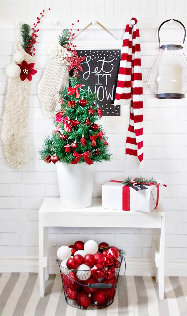 Updated Traditional Red And Green Christmas Living Room - Worthing Court