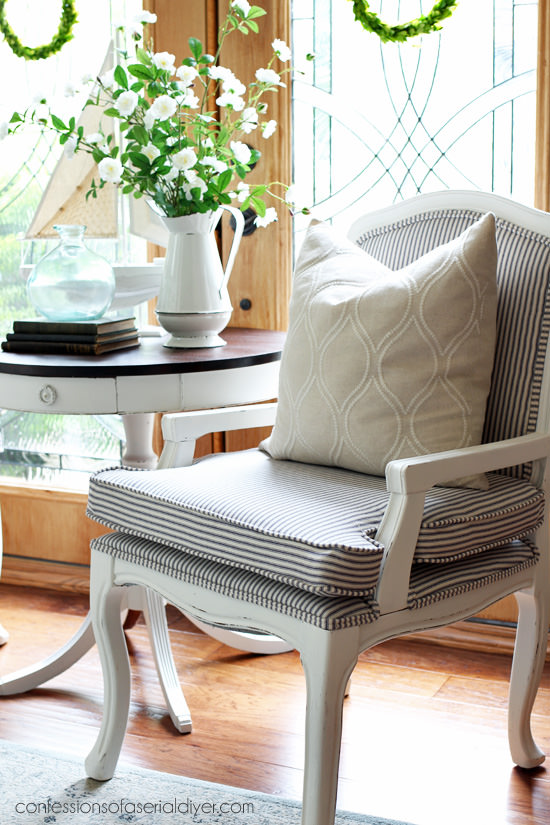 Choose the best upholstery fabrics to revamp your dining room chairs