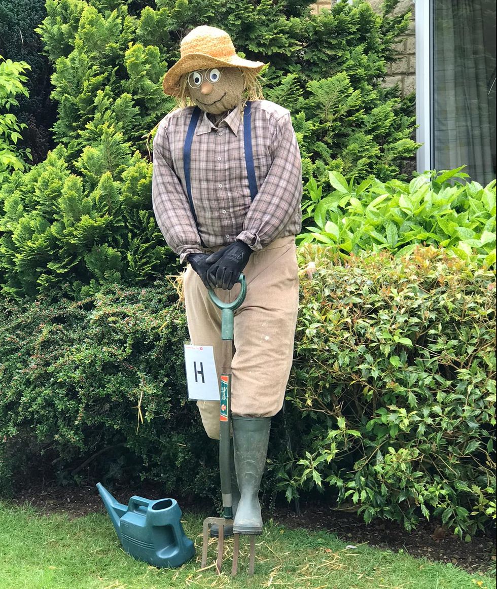 DIY Project How to Make a Scarecrow • The Budget Decorator